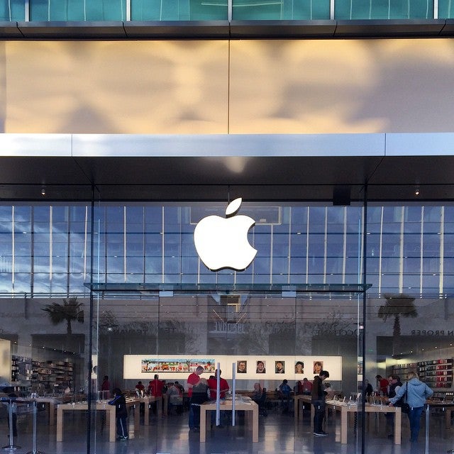 Apple Store In Downtown Summerlin Stock Photo - Download Image Now