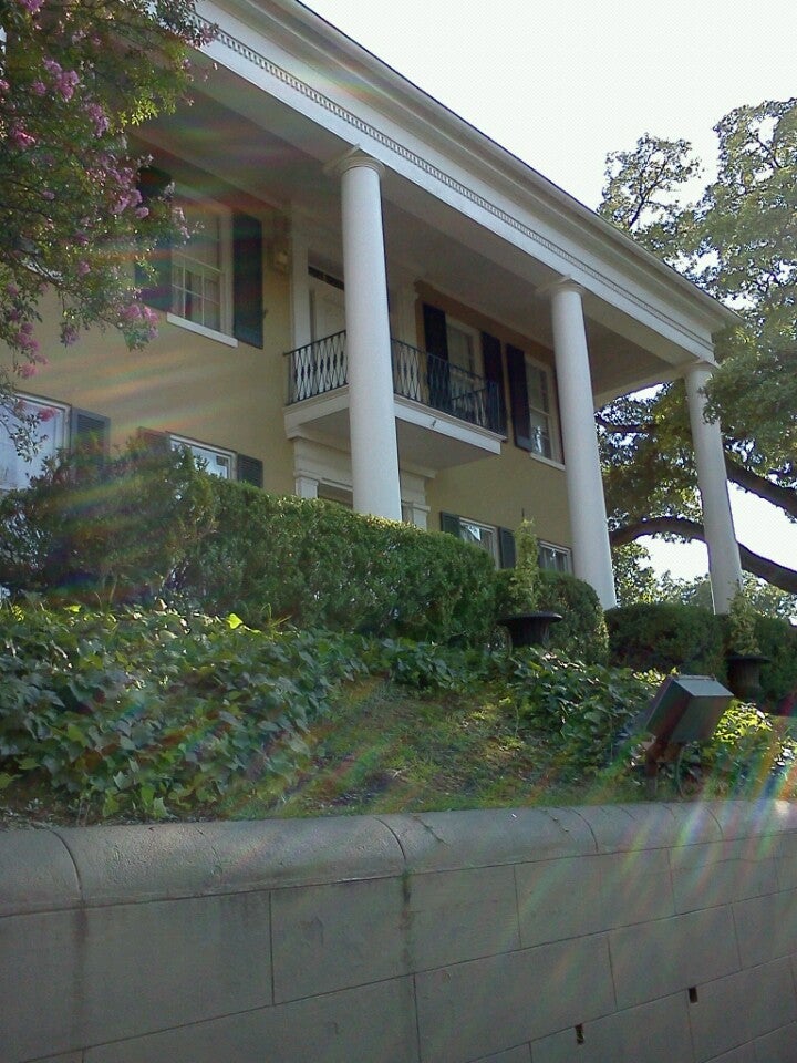 Anchuca Historic Mansion & Inn, 1010 First East St, Vicksburg, MS, Bed