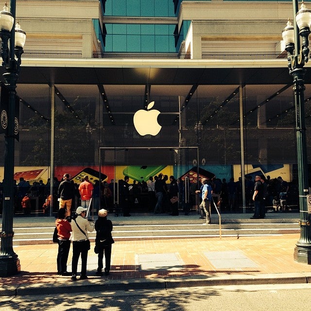 Apple Pioneer Place - Electronics Store in Portland