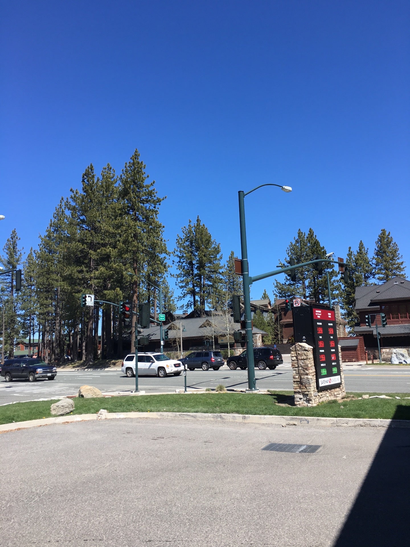 Safeway Gas Station, 3372 Lake Tahoe Blvd, South Lake Tahoe, CA, Car