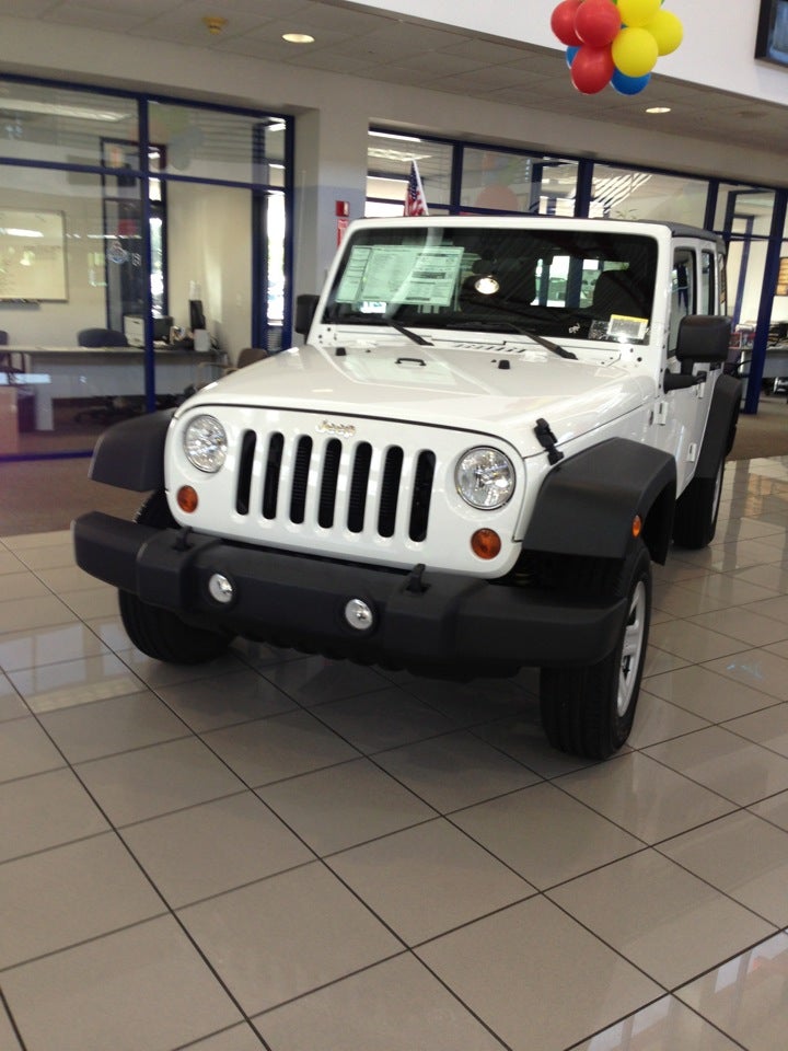 AutoNation Chrysler Dodge Jeep RAM Pembroke Pines, 13601 Pines Blvd