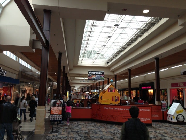 Great Lakes Mall, 7850 Mentor Ave, Ste 250, Mentor, OH, Bus Lines MapQuest