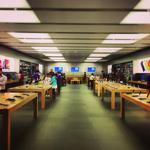 Apple The Forum Shops in Las Vegas, Taken by iPhone 7.