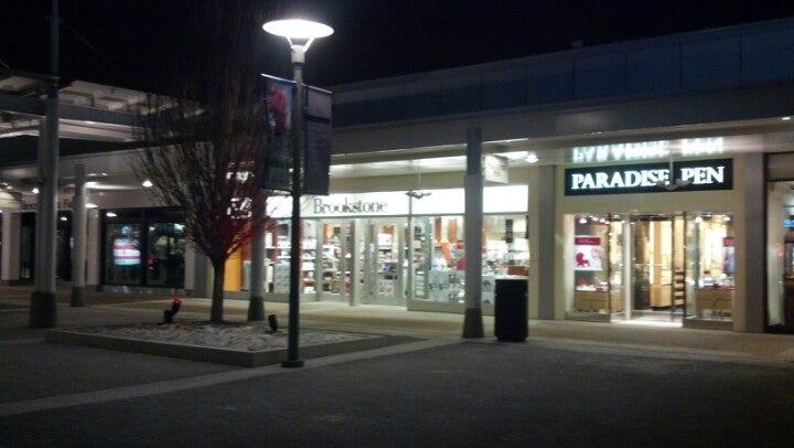 Brookstone CLOSED 168 Oakbrook Ctr Oak Brook IL MapQuest