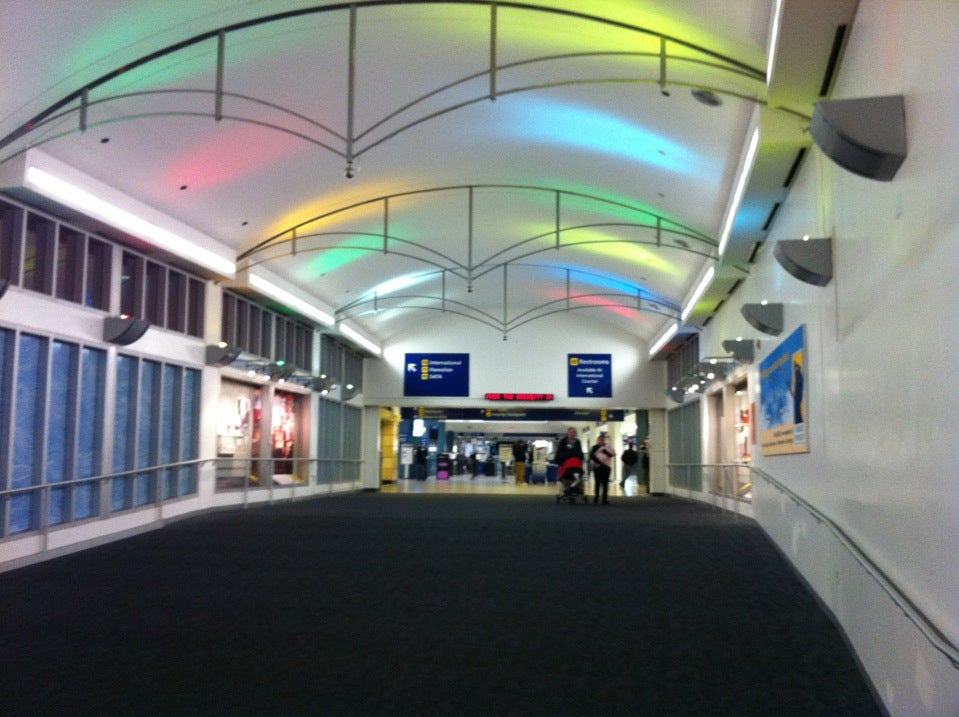 Metropolitan Oakland International Airport (OAK), 1 Airport Dr, Oakland ...