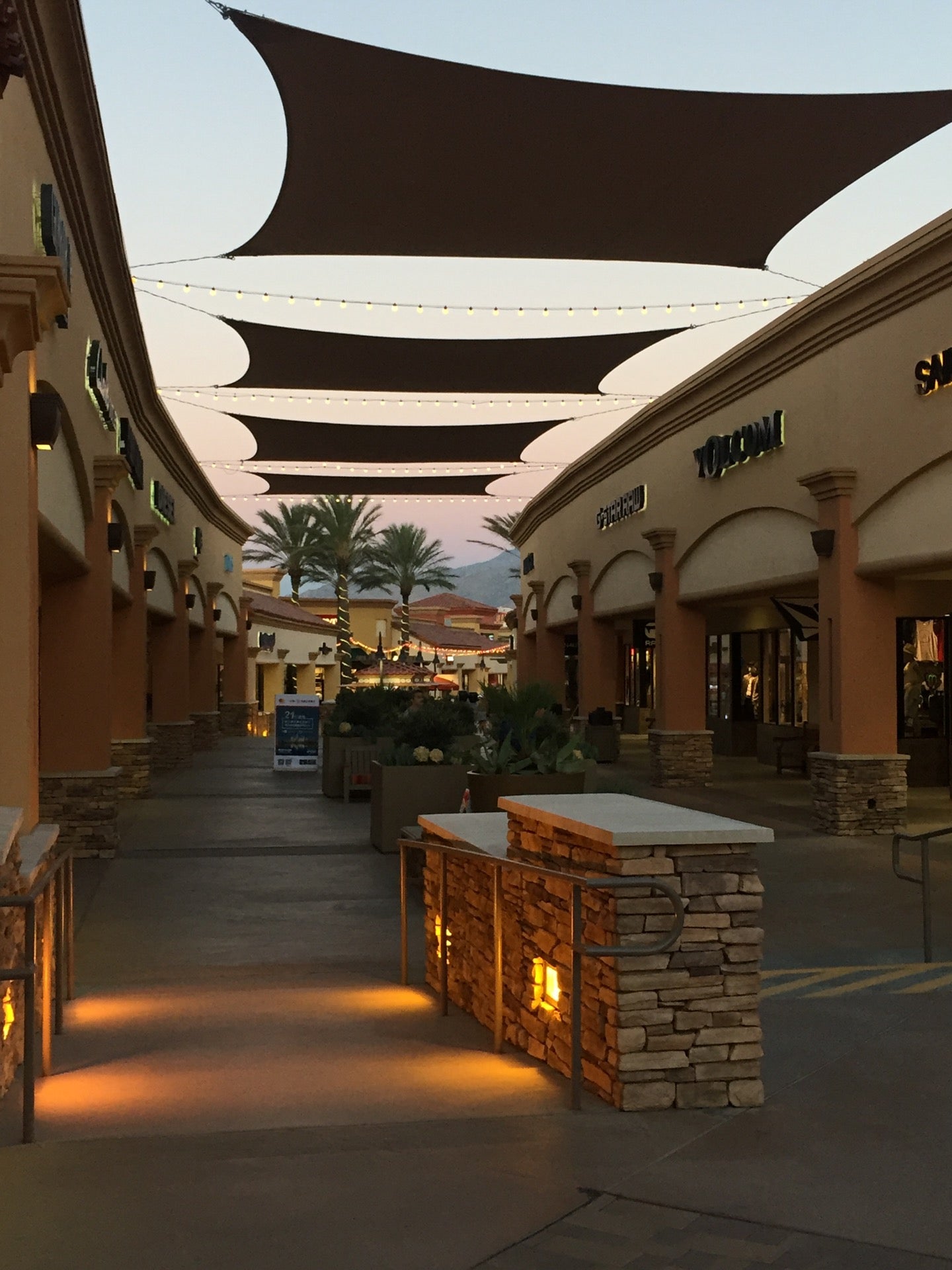 Factory Outlet Insiders: Last Call by Neiman Marcus to close at Las  Americas Premium Outlets