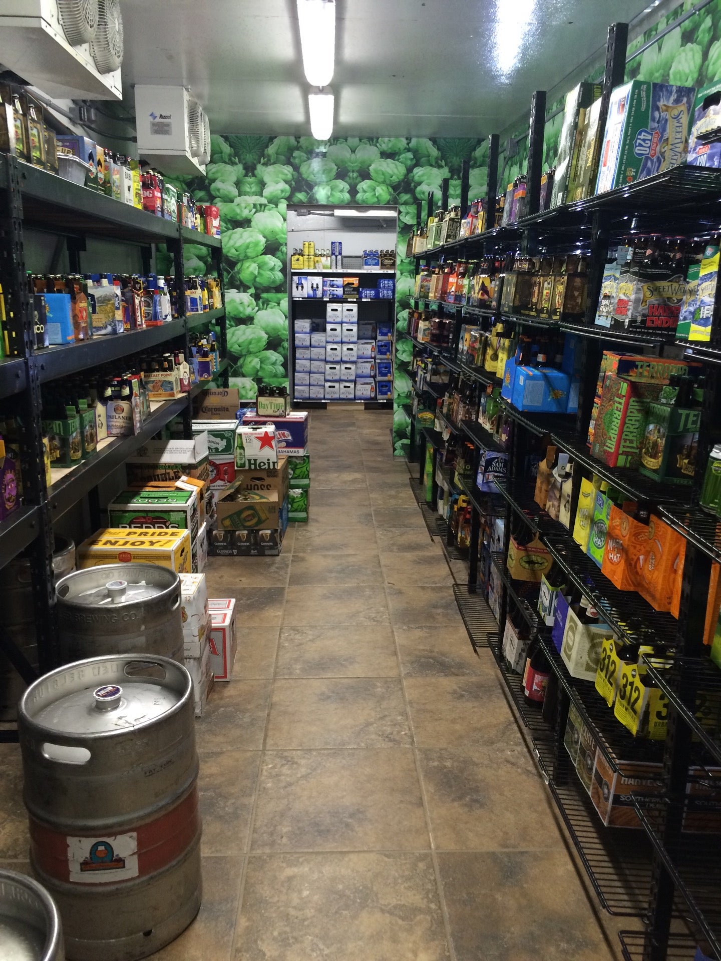 Luekens Liquors, 41522 US Highway 19 N, Tarpon Springs, FL, Liquor