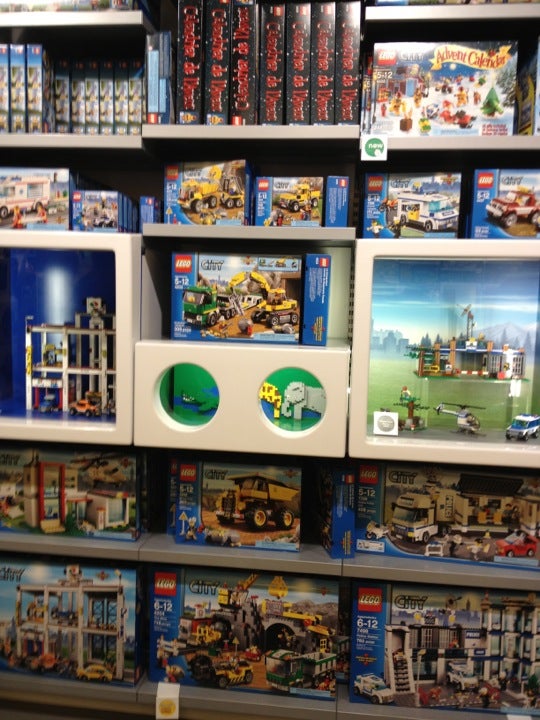 The LEGO® Store Somerset Collection, 2800 W Big Beaver Rd, Troy