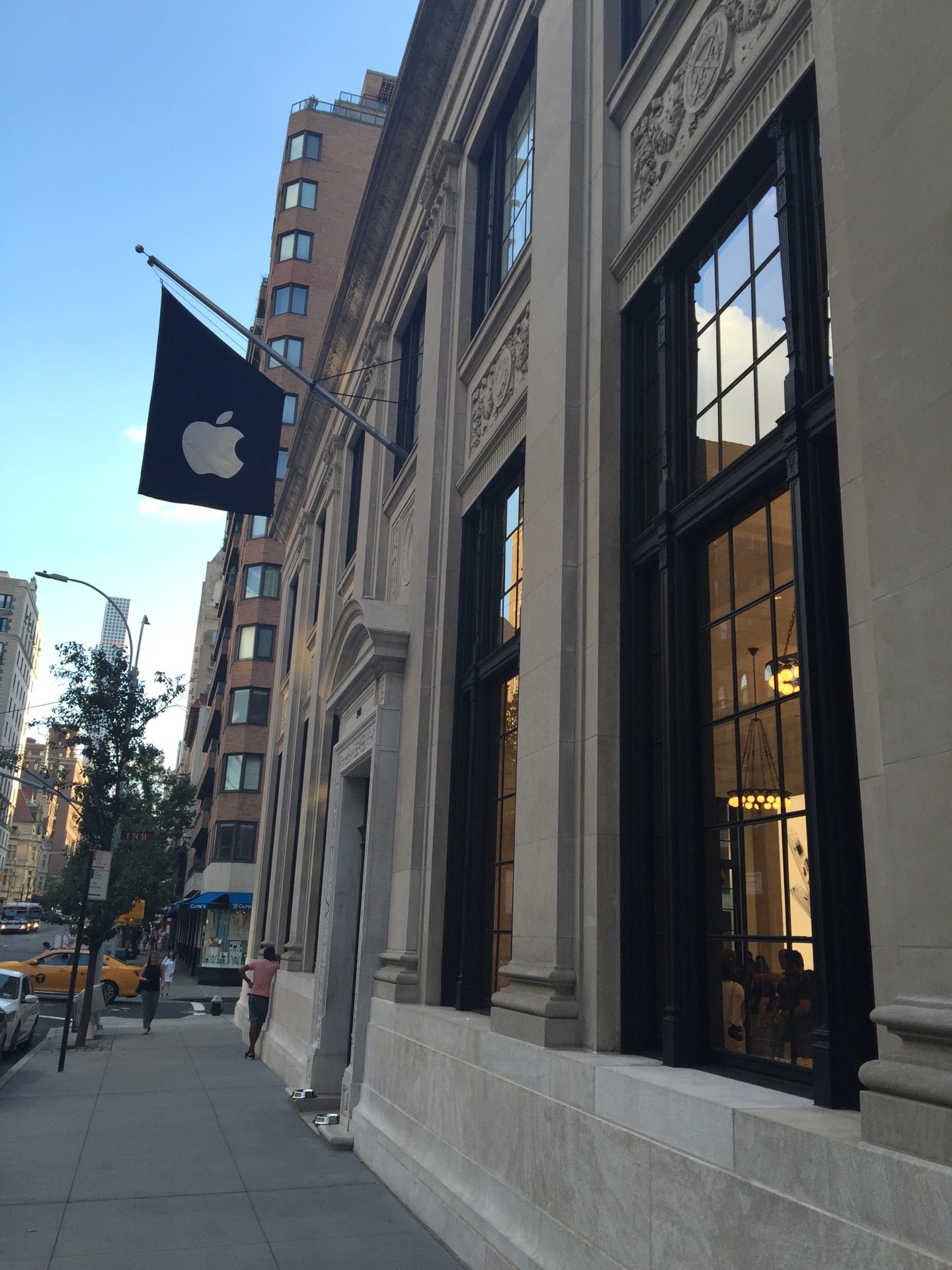 Apple Store, Upper East Side, New York City - e-architect