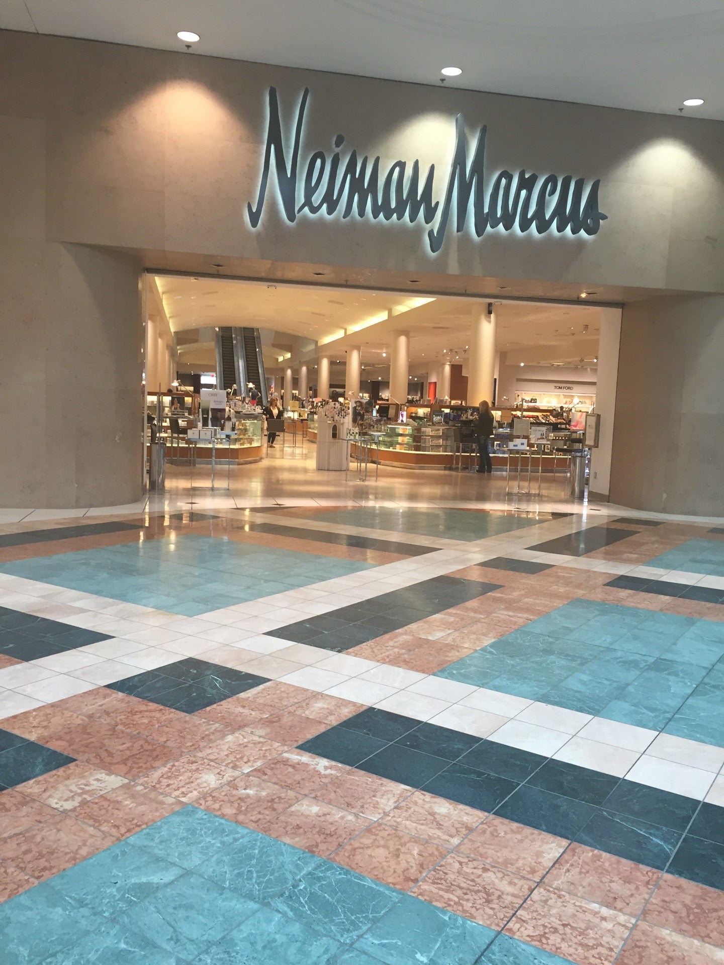 Neiman Marcus - Somerset Collection