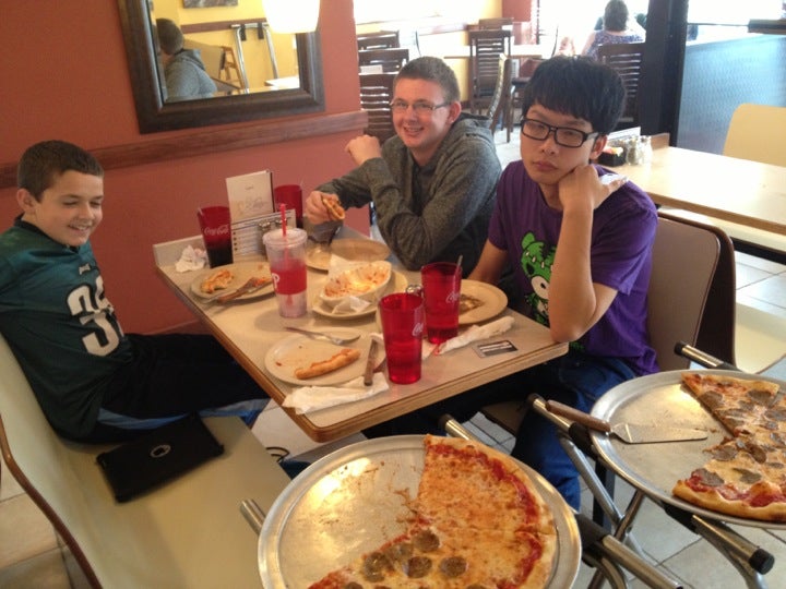 Lisa's Pizza & Italian Restaurant, 205 E Reliance Rd, Telford, PA