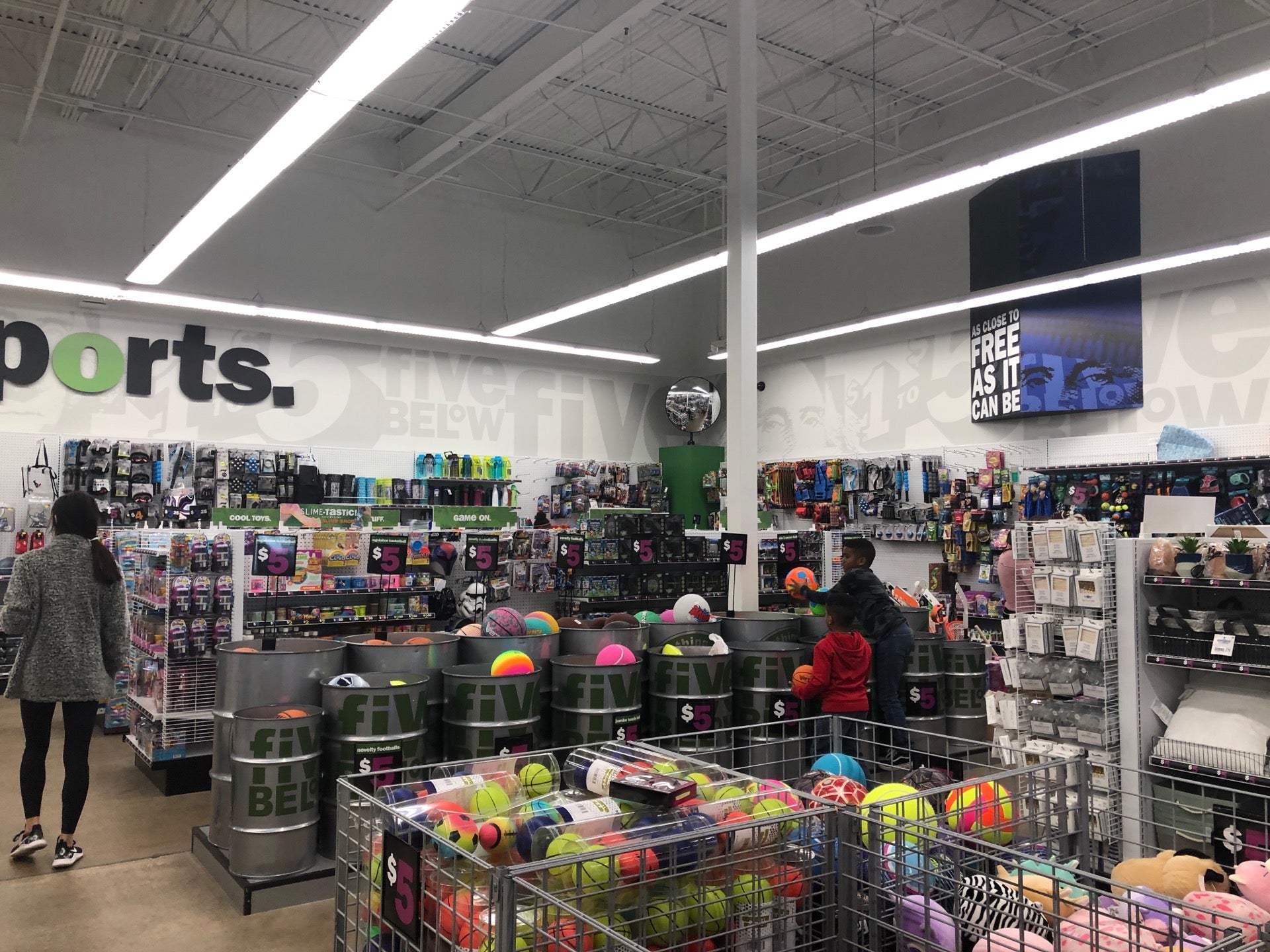 Five Below store in Humble, Texas. Founded in 2002, this US store