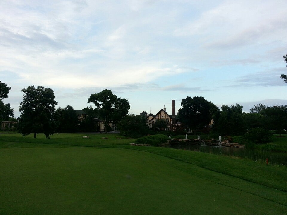 Chevy Chase Country Club, 1000 N Milwaukee Ave, Wheeling, IL, Golf