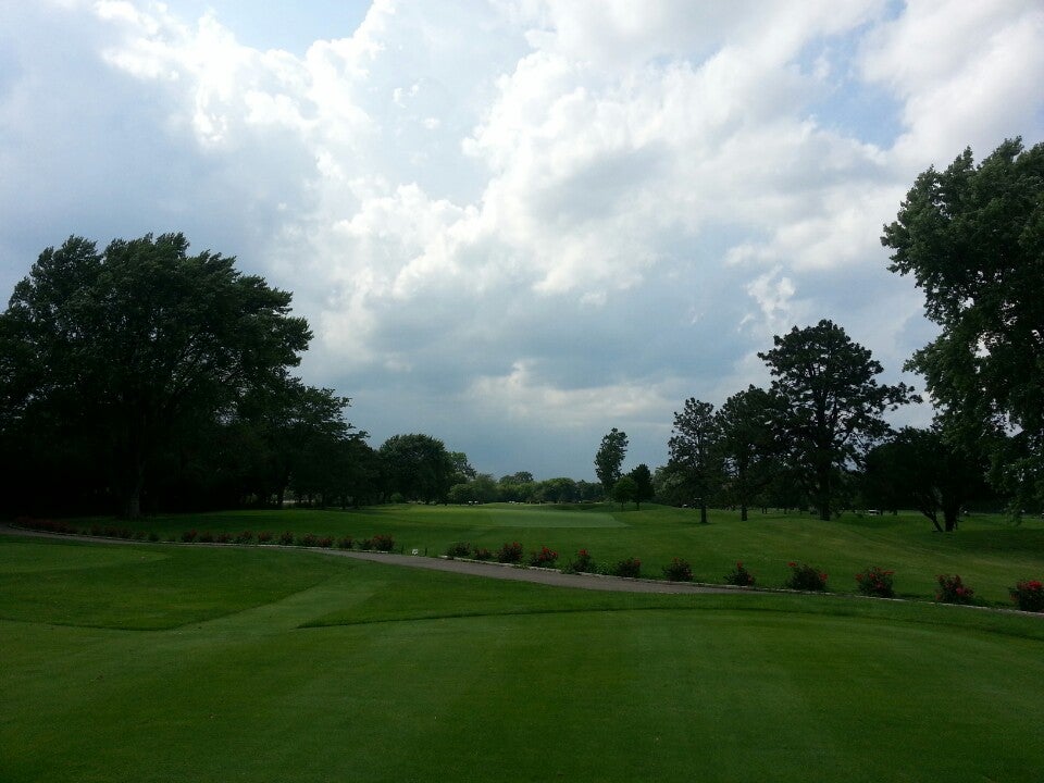 Chevy Chase Country Club, 1000 N Milwaukee Ave, Wheeling, IL, Golf