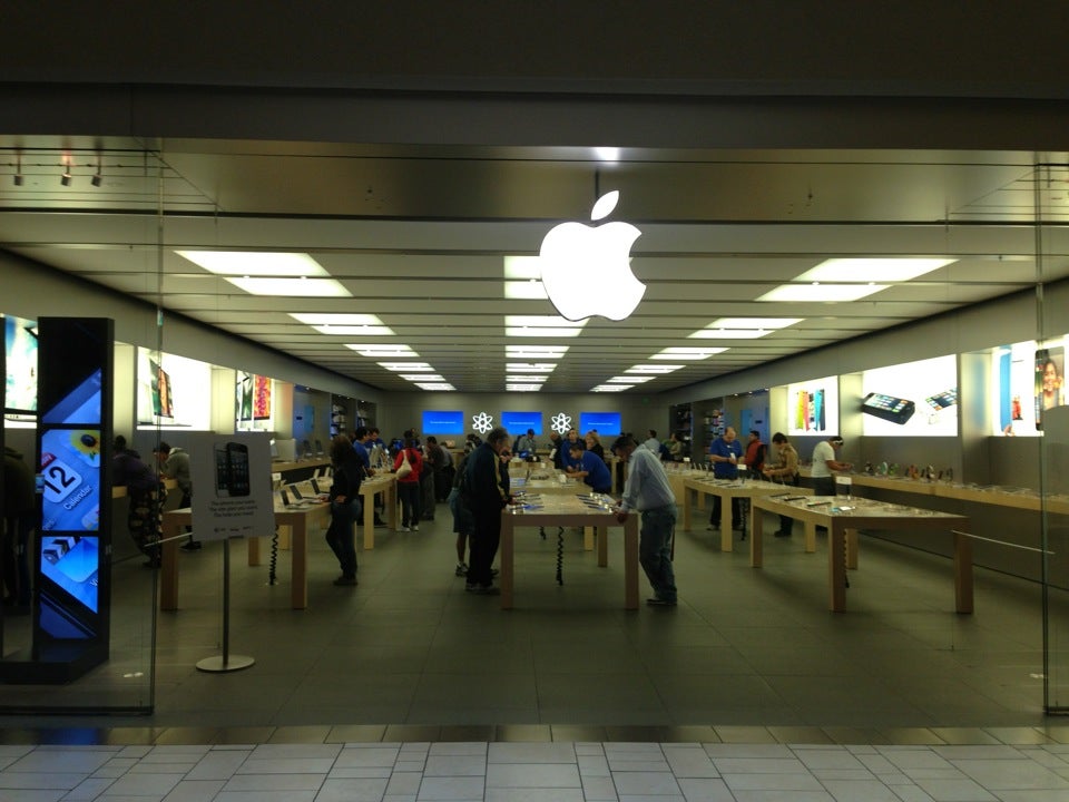 Cielo Vista Mall - Apple Store - Apple
