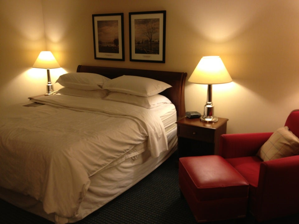 Four Points by Sheraton Wakefield Boston Hotel & Conference Center, 1 Audubon Rd, Wakefield, MA