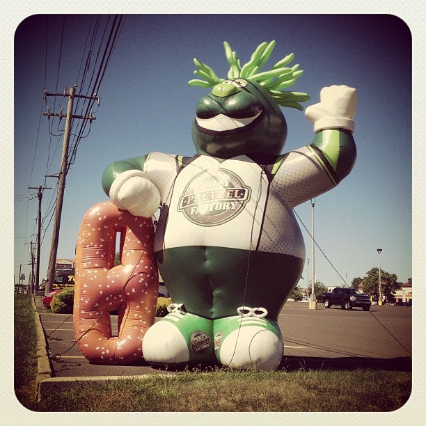 Philly Pretzel Factory, 1749 Street Rd, Bensalem Twp, PA, Eating places