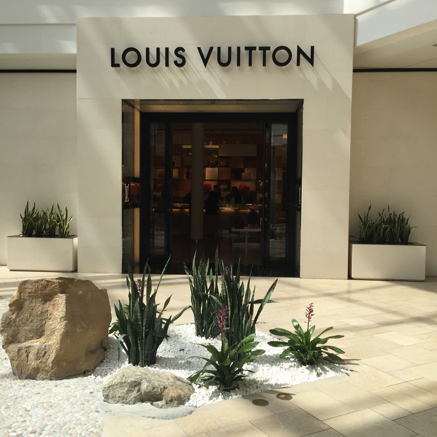 Louis Vuitton Topanga Plaza, 6600 Topanga Canyon Boulevard, Level 1, Suite  183, Topanga Plaza, Canoga Park, CA, Leather Goods - MapQuest
