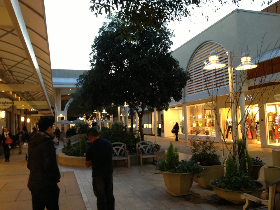 The Haute Mall: Stanford Shopping Center