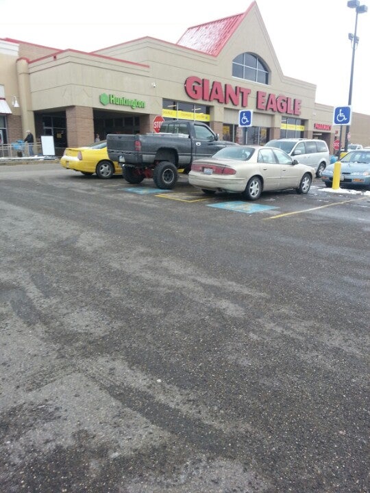 Giant eagle pharmacy in Fairlawn, OH 