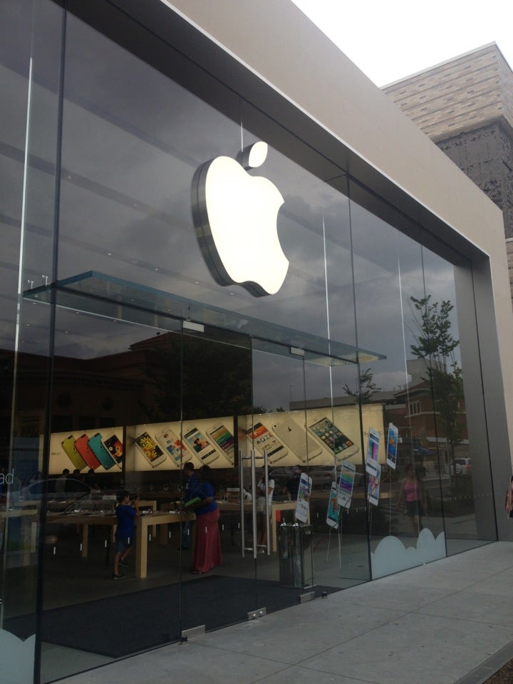 Apple Store Opening: Ridge Hill - Yonkers, NY