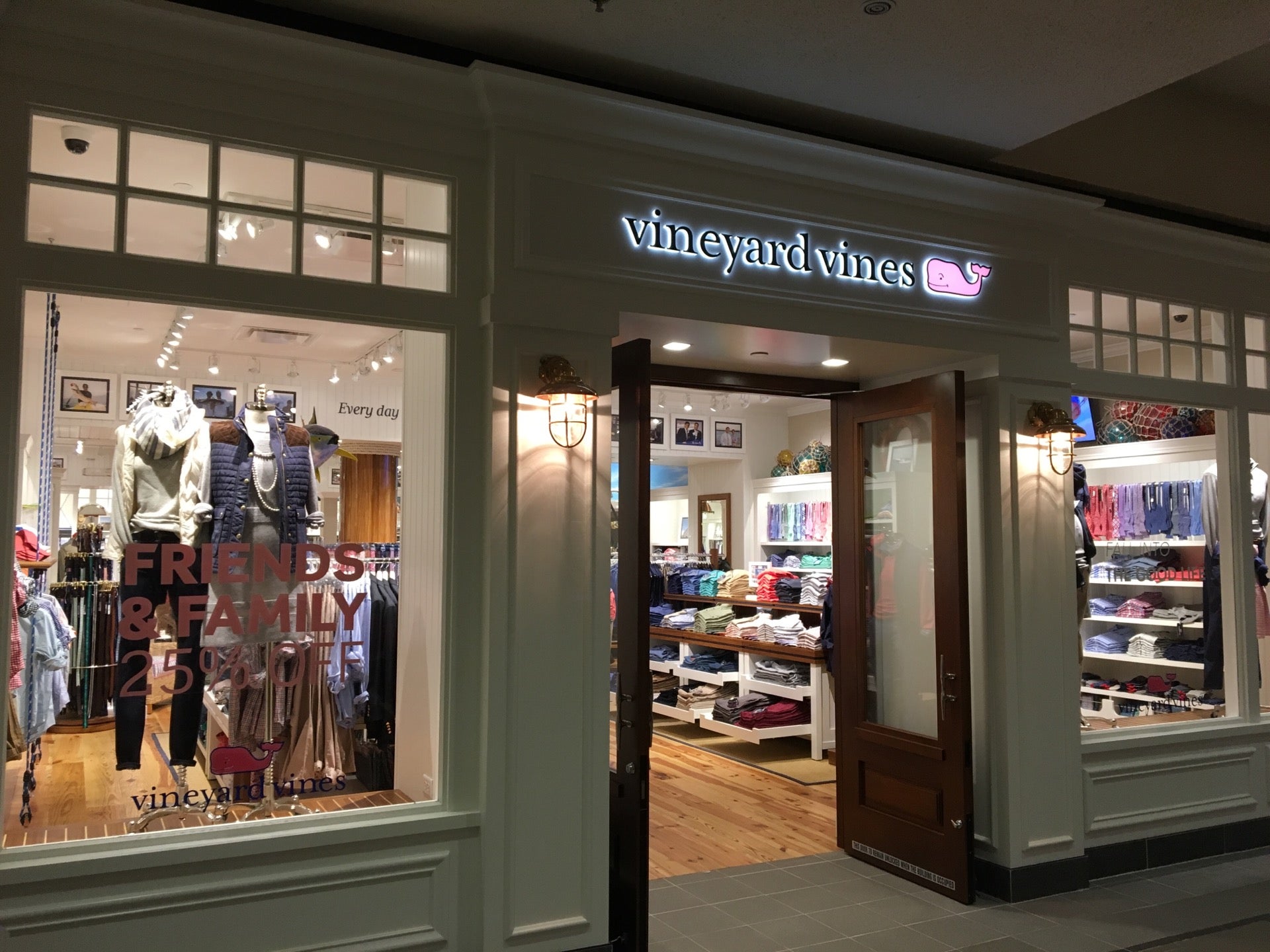 Now open in Edina, Vineyard Vines aims for niche set in Galleria