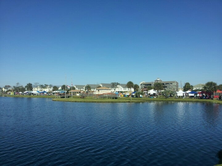 Carolina Beach lake park, 400 Lake Park Blvd S, Carolina Beach, NC