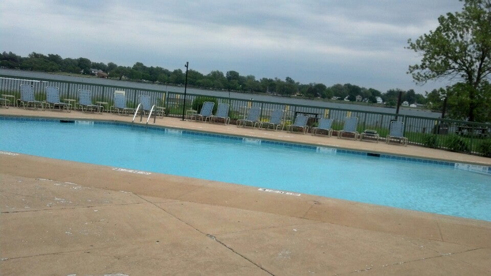 Phins Restaurant Holiday Inn Grand Island, 100 Whitehaven Rd, Grand