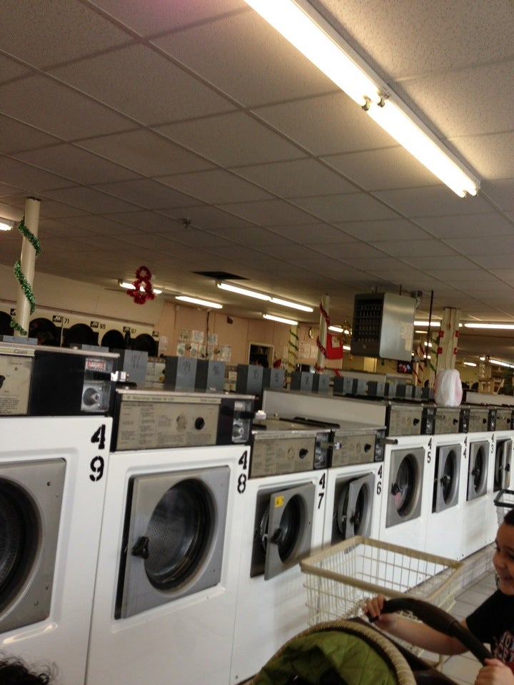 Super Laundromat Quality Express, 560 Jerusalem Ave, Uniondale, NY