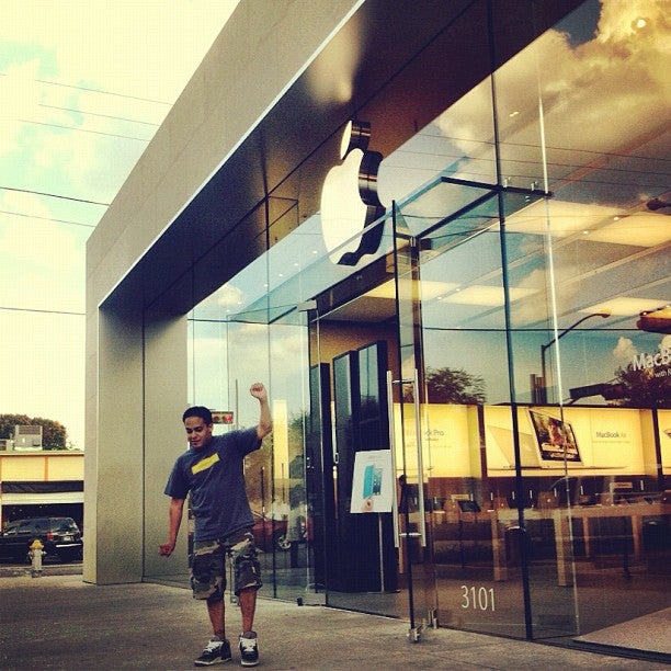 Apple Store-Knox Street - Dallas, Texas