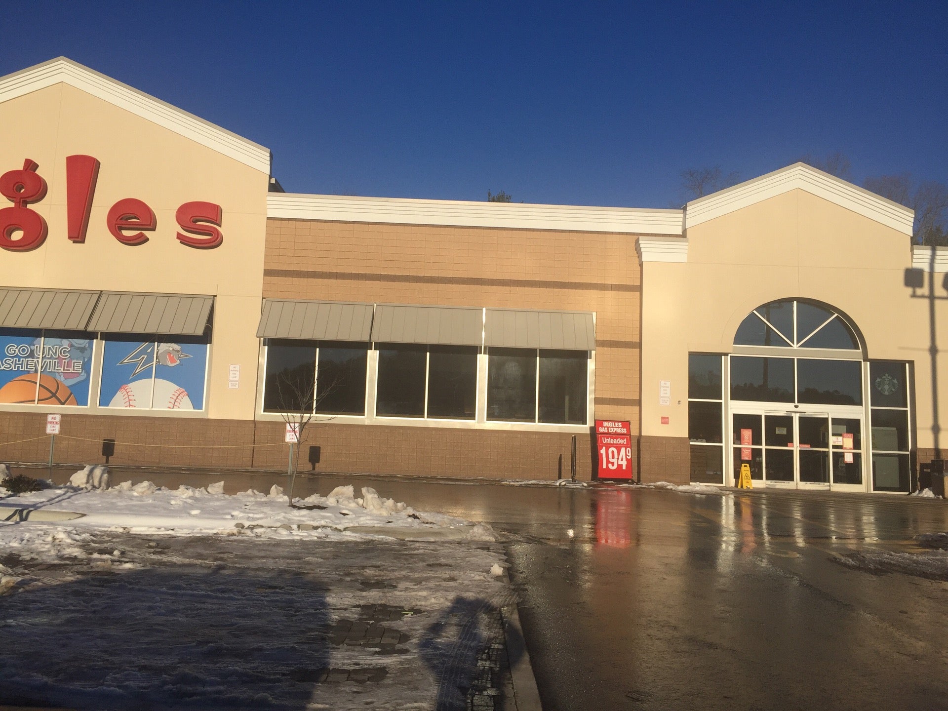 Ingles Market, 915 Merrimon Ave, Asheville, NC, Electric Charging