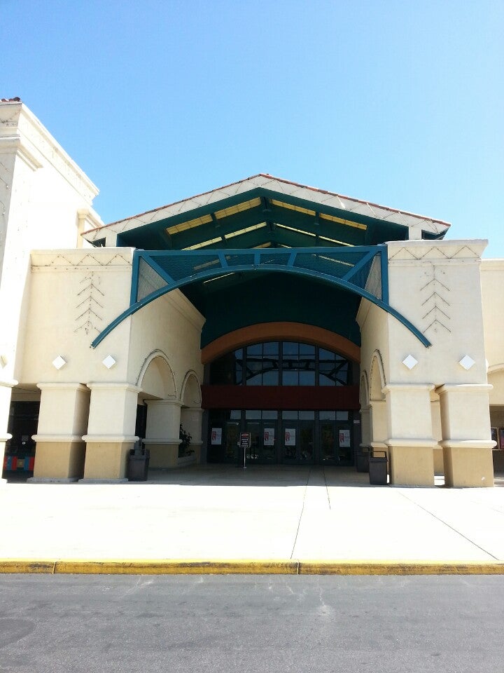 Reading Cinemas at Cal Oaks Plaza with TITAN LUXE, 41090 California