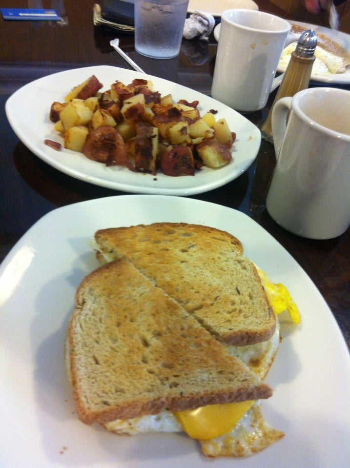 Benedict's Restaurant, 2676 Bayshore Blvd, Ste H, Dunedin, FL