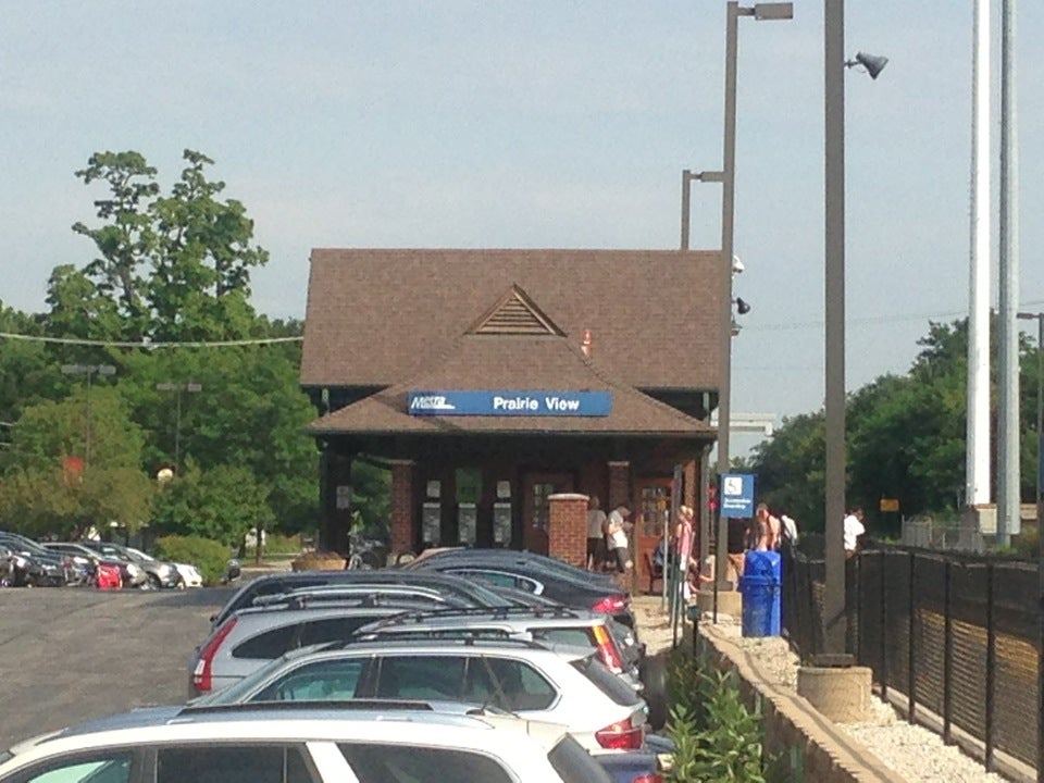 Metra Vernon Township Station, 2701 N Main St, Buffalo Grove, IL, Train
