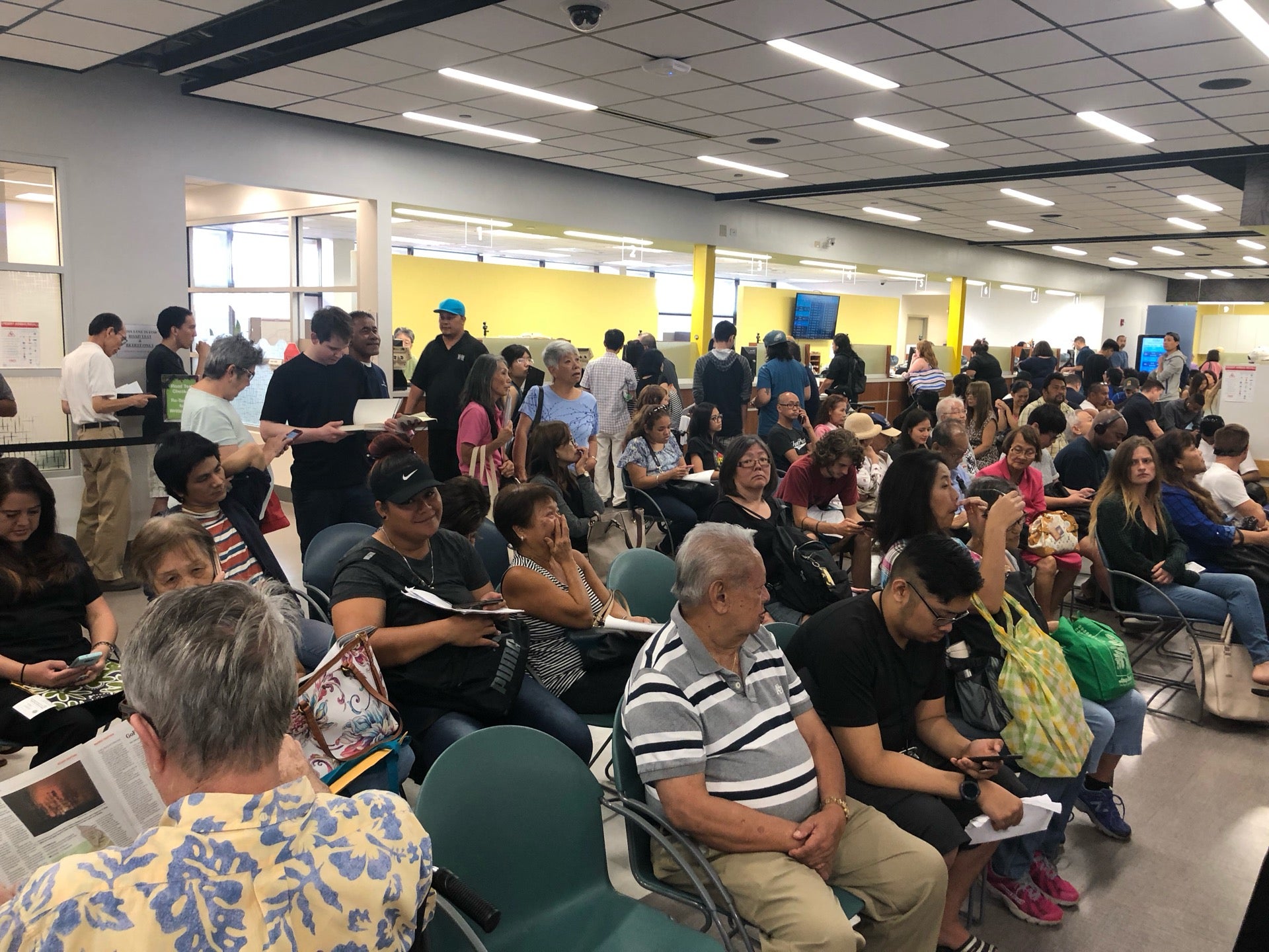 Kapalama Driver Licensing Center, 925 Dillingham Blvd, 101, Honolulu