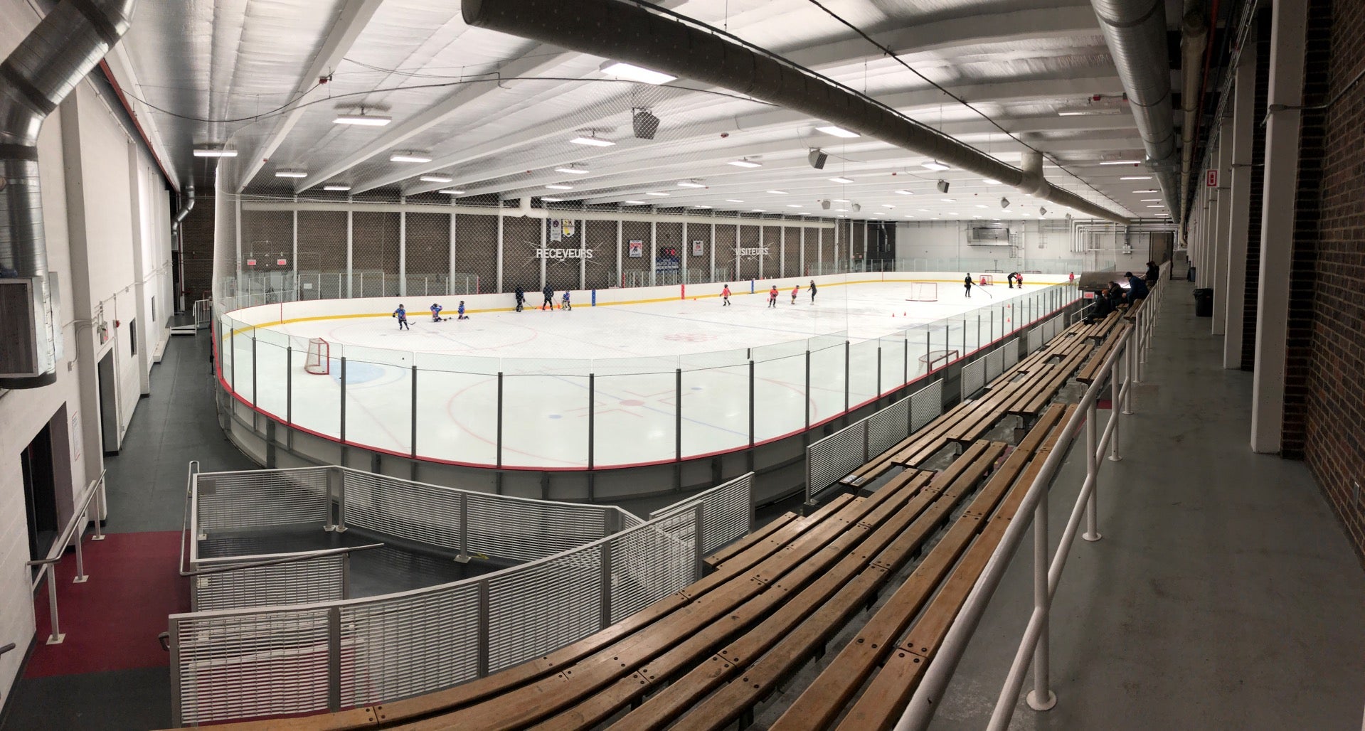 MONTREUX Arena Jr. 他 Aréna Clément-Jetté, 8780 Avenue Dubuisson