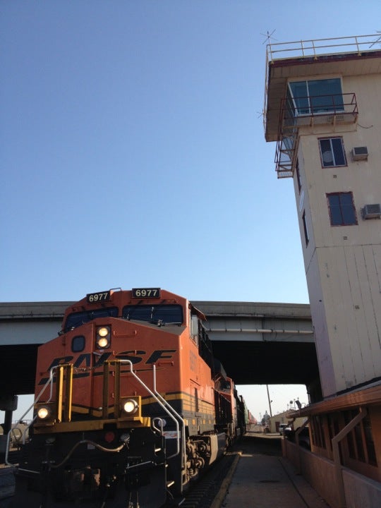 burlington-northern-santa-fe-south-yard-junior-tower-1901-s-johnson-st