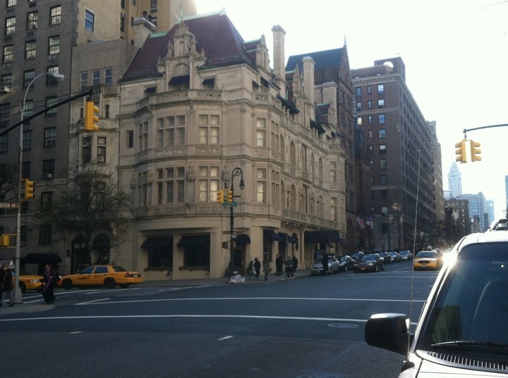 NYC: Ralph Lauren Flagship Store, 72nd street facade :: Palatial