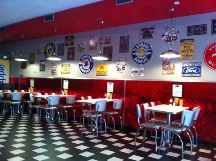 Tailpipes Restaurant CLOSED, 417 High St, WV, Family