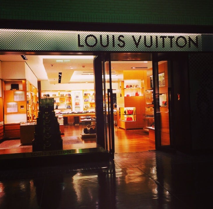 Louis Vuitton Neiman Marcus Roosevelt Field Mall
