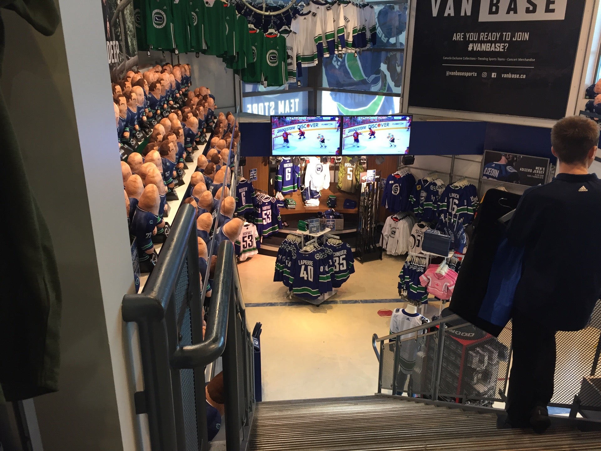 Canucks store deals rogers arena