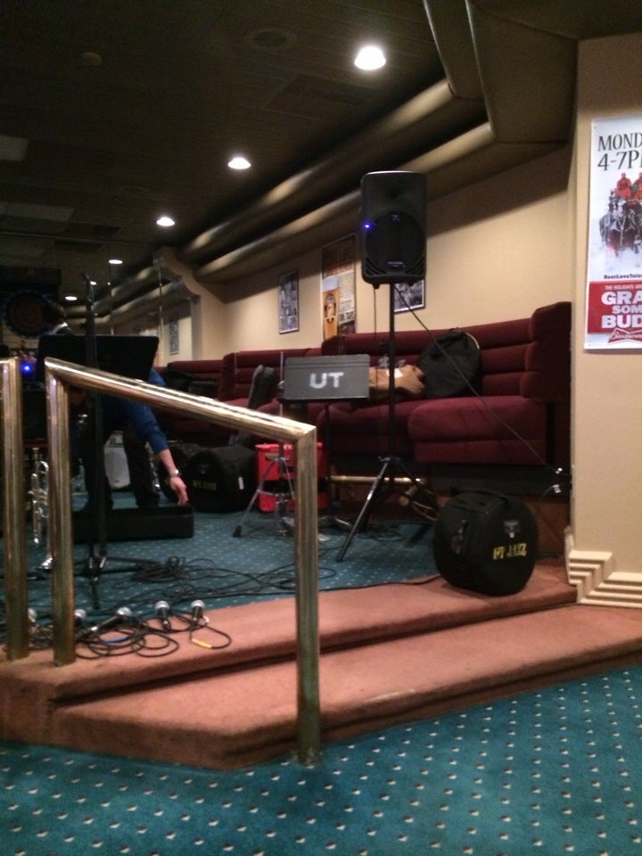 Crystal's Restaurant and Lounge, 475 Secor Rd, Toledo, OH, Restaurants