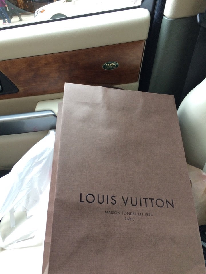 Louis Vuitton Chicago Michigan Avenue, 919 N Michigan Ave, Chicago, IL,  Clothing Retail - MapQuest