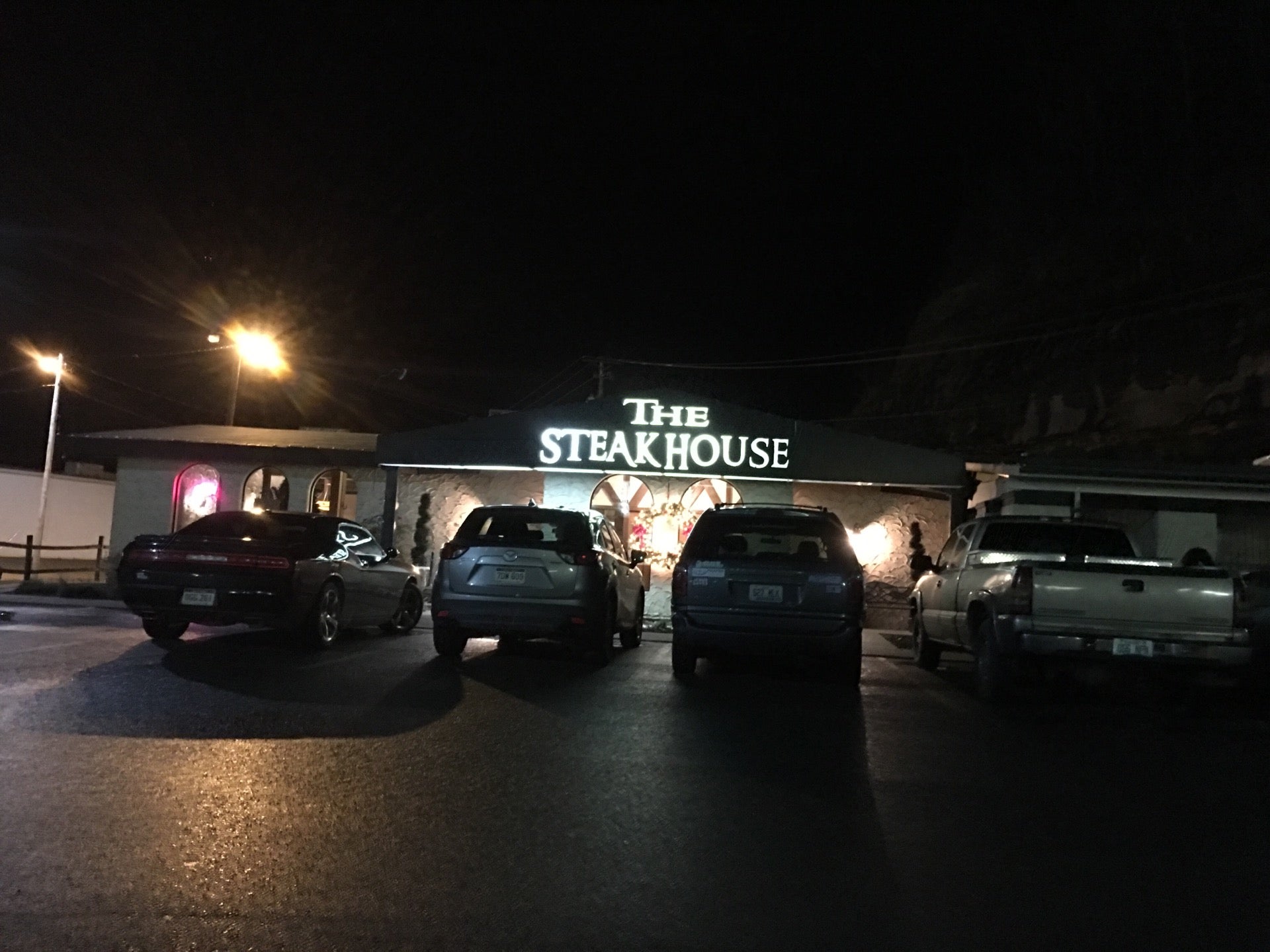 Thoroughbred Steakhouse, 336 Mall Rd, South Williamson, KY, Eating