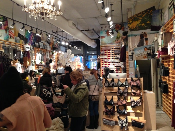 BRANDY MELVILLE - 66 Photos & 189 Reviews - 519 Broadway, New York