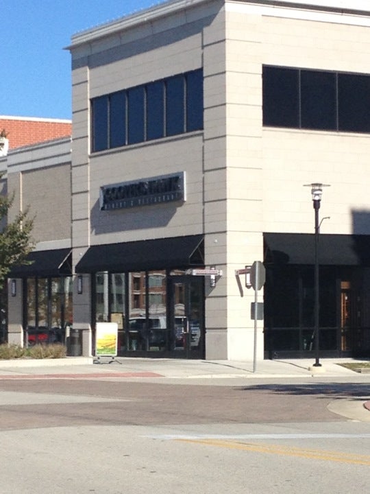 Cooper's Hawk Winery & Restaurant Burr Ridge, 510 Village Center Dr