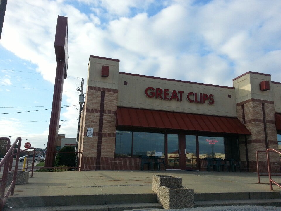 Great Clips Hair Salon in Menomonee Falls, WI - Crossroads