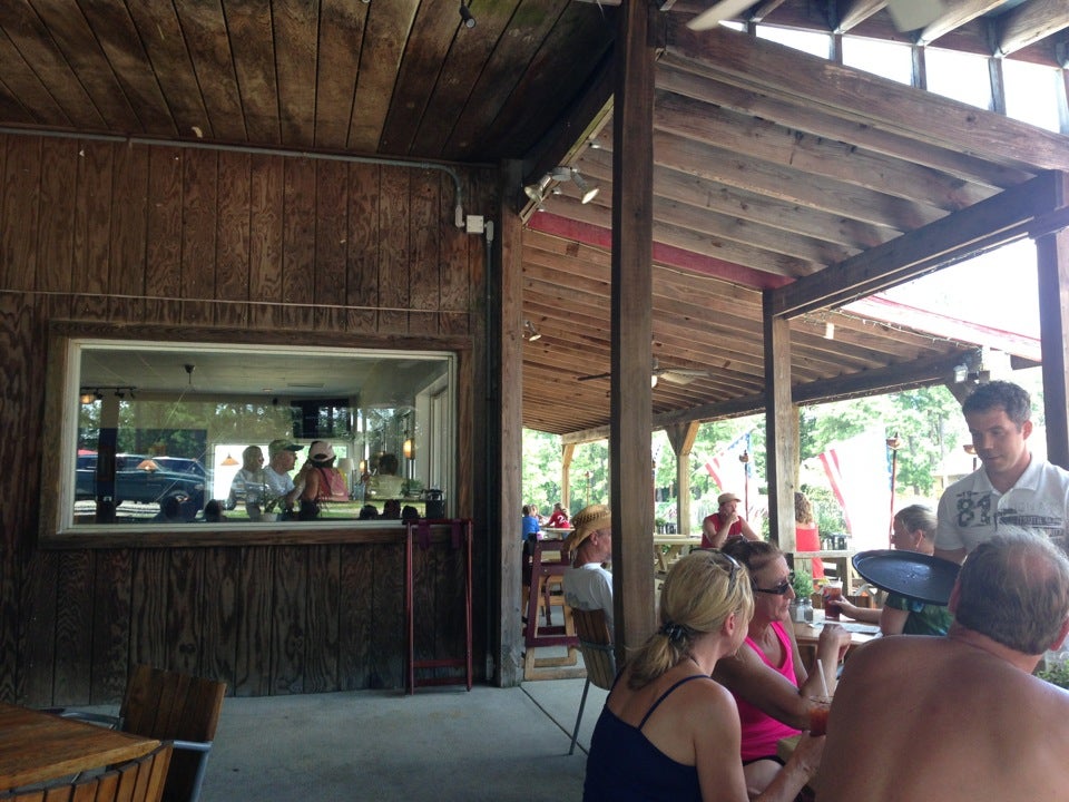 The Landing Restaurant and Waterfront Grill, 307 Plantation Dr, Hague