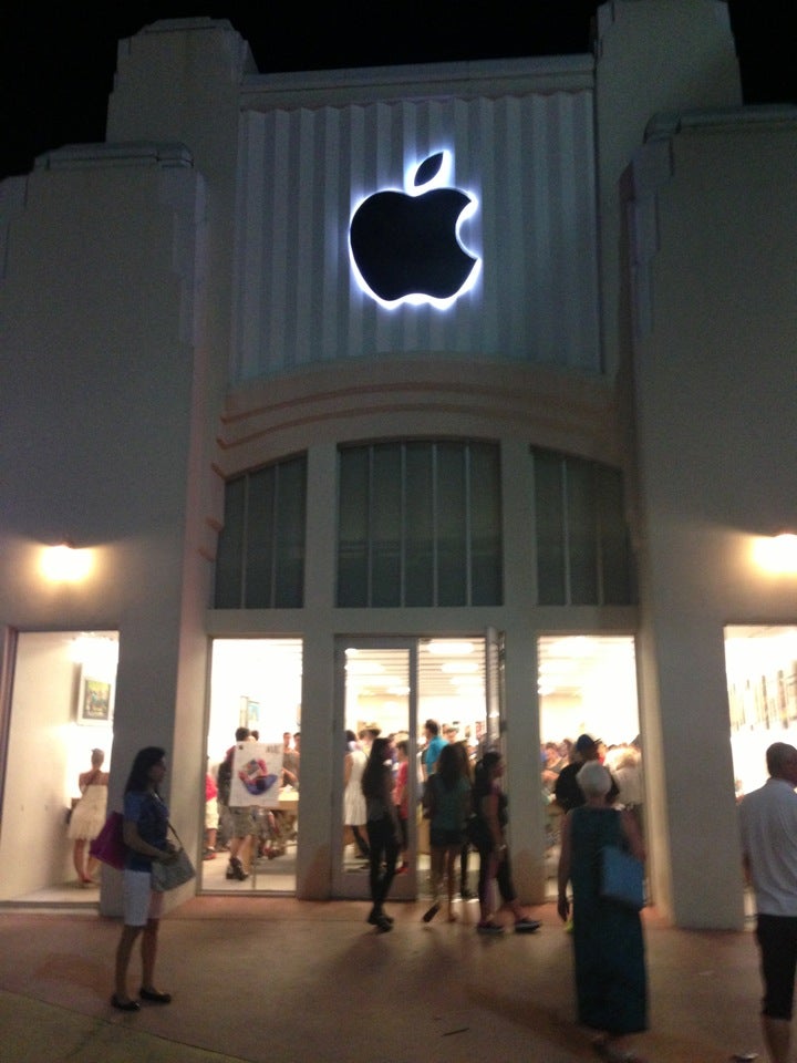 Apple Lincoln Road - Electronics Store in City Center