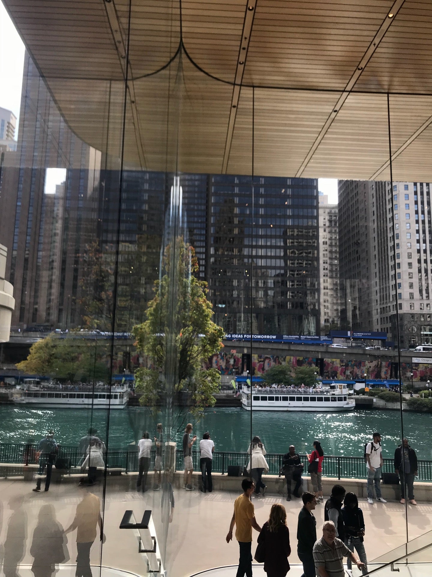 iPhone maker Apple moving Chicago store south on Michigan Avenue